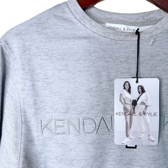 KENDALL & KYLIE NWT Cropped Logo Sweatshirt Size Large in Heather Gray - Picture 6 of 11